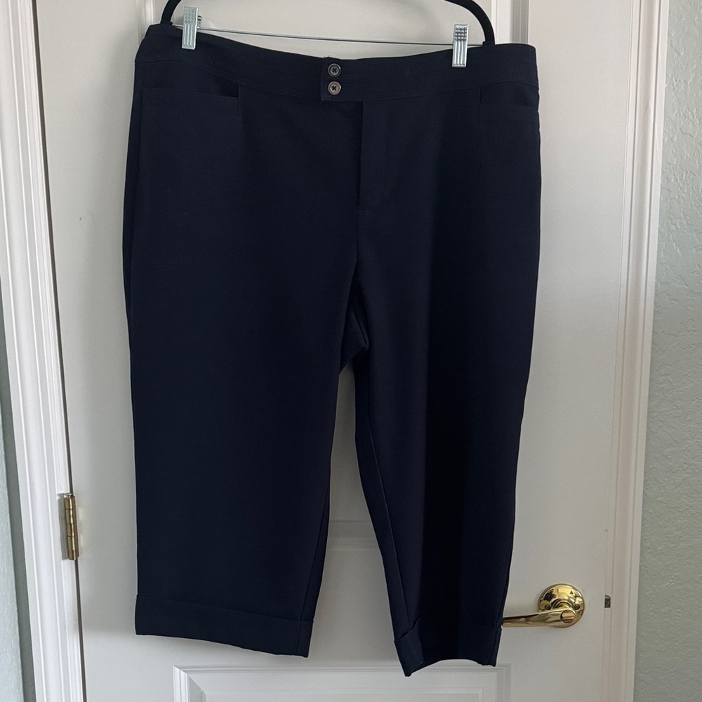 Women's Black Stretch Capri Pants